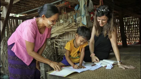 Projektbesuch von World Vision-Mitarbeiterin Lara Villar  in Myanmar