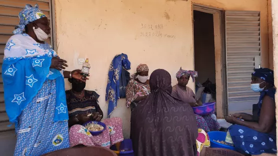 Rebecca und eine Frauengruppe