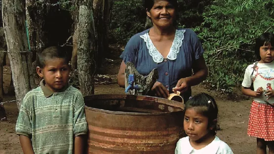 Eine alte rostige Waschtonne