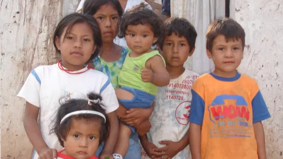 Eine Familie mit sechs Kindern 