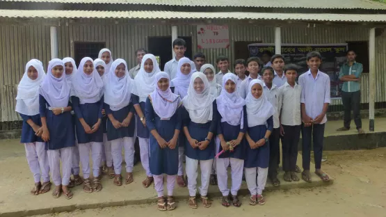 Neuerbaute Schulklasse in Bhaluka Bangladesch