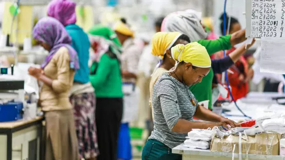 Näherinnen in einer Textilfabrik, die sozial verantwortliche Arbeitsplätze schafft