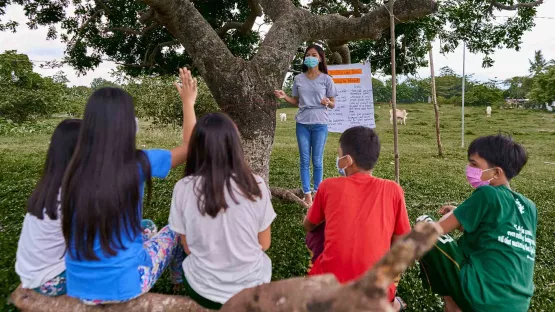 Michaela erklärt den sicheren Umgang mit dem Internet