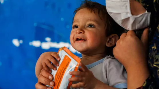 Therapeutische Nahrung für Kleinkinder in Afghanistan
