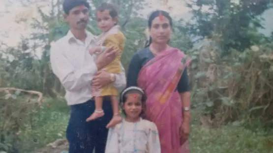 Pragati mit ihrer Familie früher