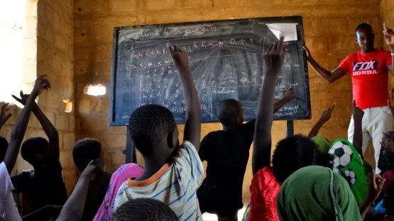 Schulkinder im Klassenraum