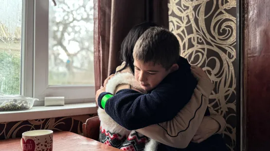 Winterhilfe von World Vision unterstützt alleinerziehende Mutter 