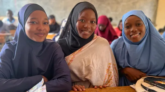 Mädchen im Klassenraum